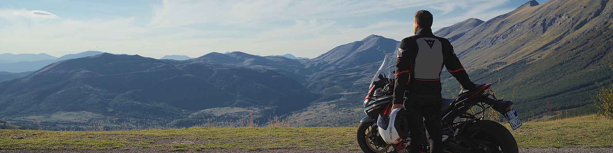 Moto dans les Alpes